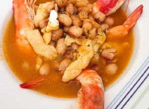 Foto principal de Judías carillas con bacalao y langostinos