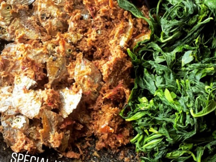 Langkah Mudah untuk Menyiapkan Urap daun ketela + ikan petek yang Menggugah Selera