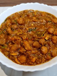 छोले मसाला (chole masala recipe in Hindi) रेसिपी मुख्य फोटो