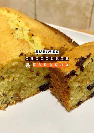 Una foto de Budín de naranja y chocolate