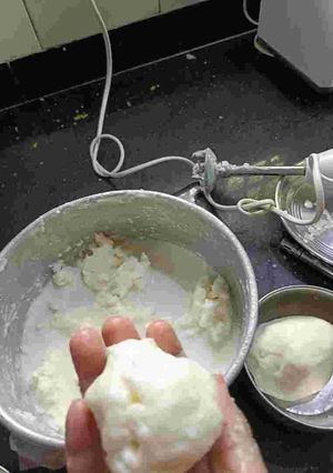 A picture of How to make *White butter*.