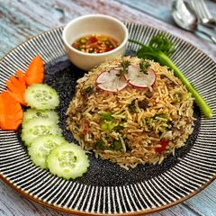 A picture of Thai Beef Fried Rice & Fish Sauce dipping 😋.