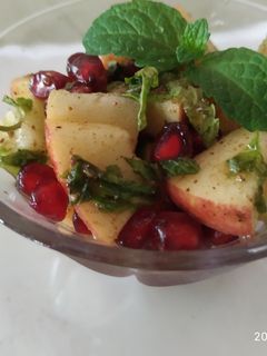 એપલ ચાટ (Apple Chaat Recipe In Gujarati) રેસીપી મુખ્ય ફોટો