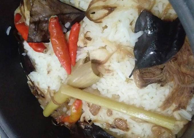 Resep Nasi liwet teri medan magic com oleh Rahmah Husna