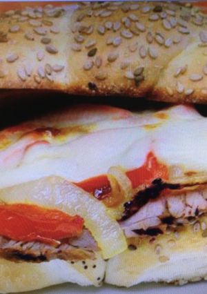 Foto principal de Bocata de pavo con verduras y queso