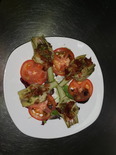 Una foto de Alcachofas con jamón serrano frito