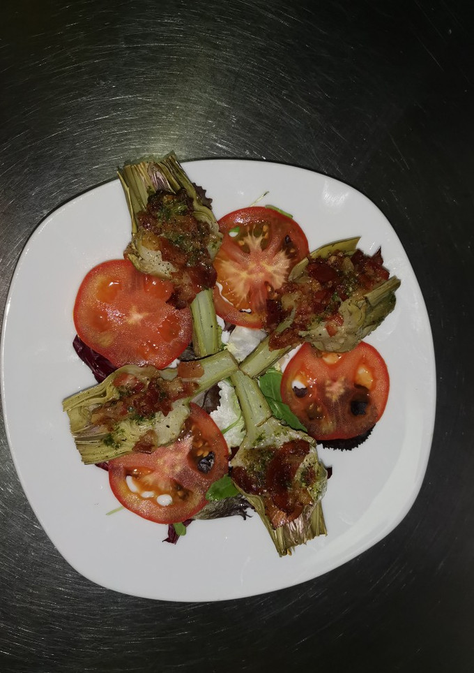 Una foto de Alcachofas con jamón serrano frito