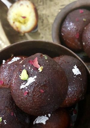 A picture of Kala Jamun with Instant Mawa.
