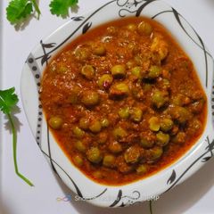 A picture of Tomato and peas ki sabji.