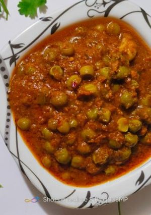 A picture of Tomato and peas ki sabji.