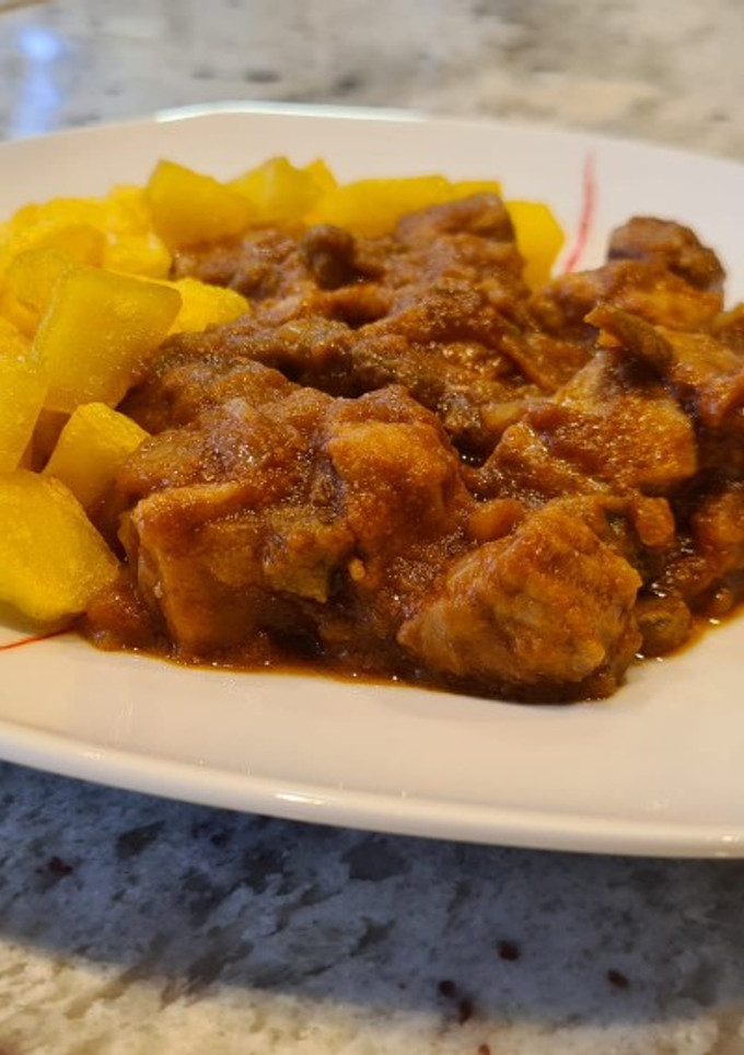 Una foto de Magro de cerdo en salsa de tomate y vino de Rioja