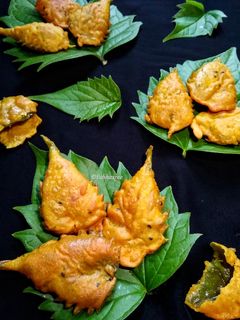 শিউলি পাতার পকোড়া (shiuli patar pakora recipe in Bengali) রেসিপির প্রধান ছবি