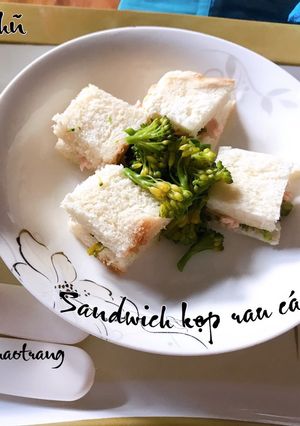 Hình của món Ăn dặm: sandwich kẹp rau cá.