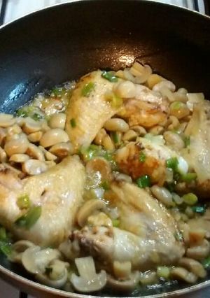 Una foto de Salsa de crema con champignones y pollo