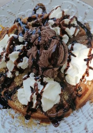 Φωτογραφία της συνταγής Βάφλες με παγωτό και σιρόπι σοκολάτας!!!!