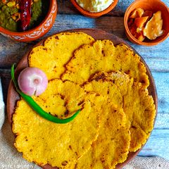A picture of Makke Di Roti/ Makai Roti.