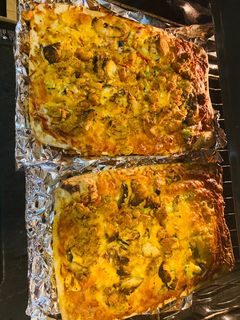 A picture of Homemade Pizza 🍕.