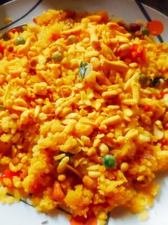 कांदे पोहे (Kande pohe recipe in marathi) रेसिपी चे मुख्य फोटो