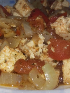 Una foto de Tofu con verduras