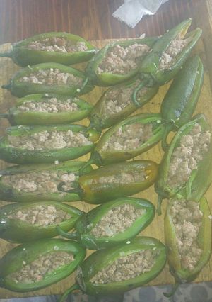 Una foto de Chiles cuaresmeños crujientes y rellenos a la Mario, s