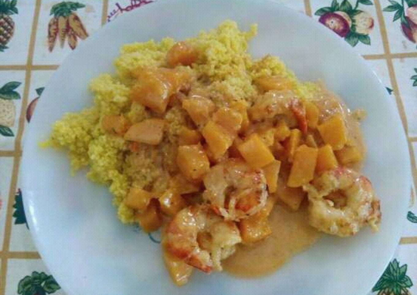Cuscús con salsa de puerros, calabaza y langostinos