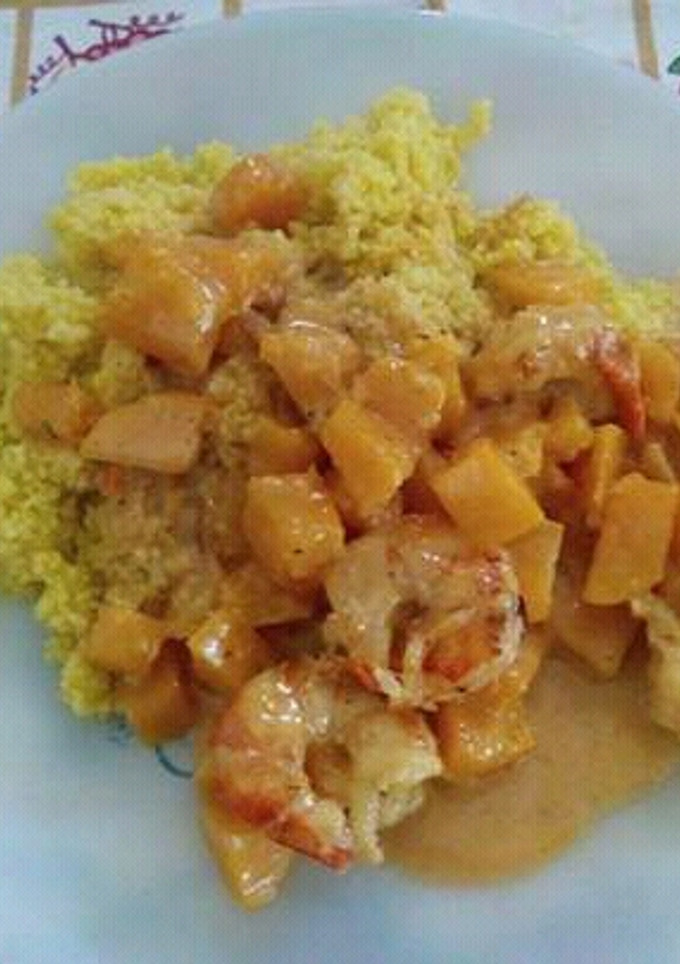 Una foto de Cuscús con salsa de puerros, calabaza y langostinos