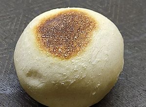 Una foto de Pan relleno de queso en sartén