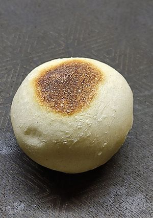 Una foto de Pan relleno de queso en sartén