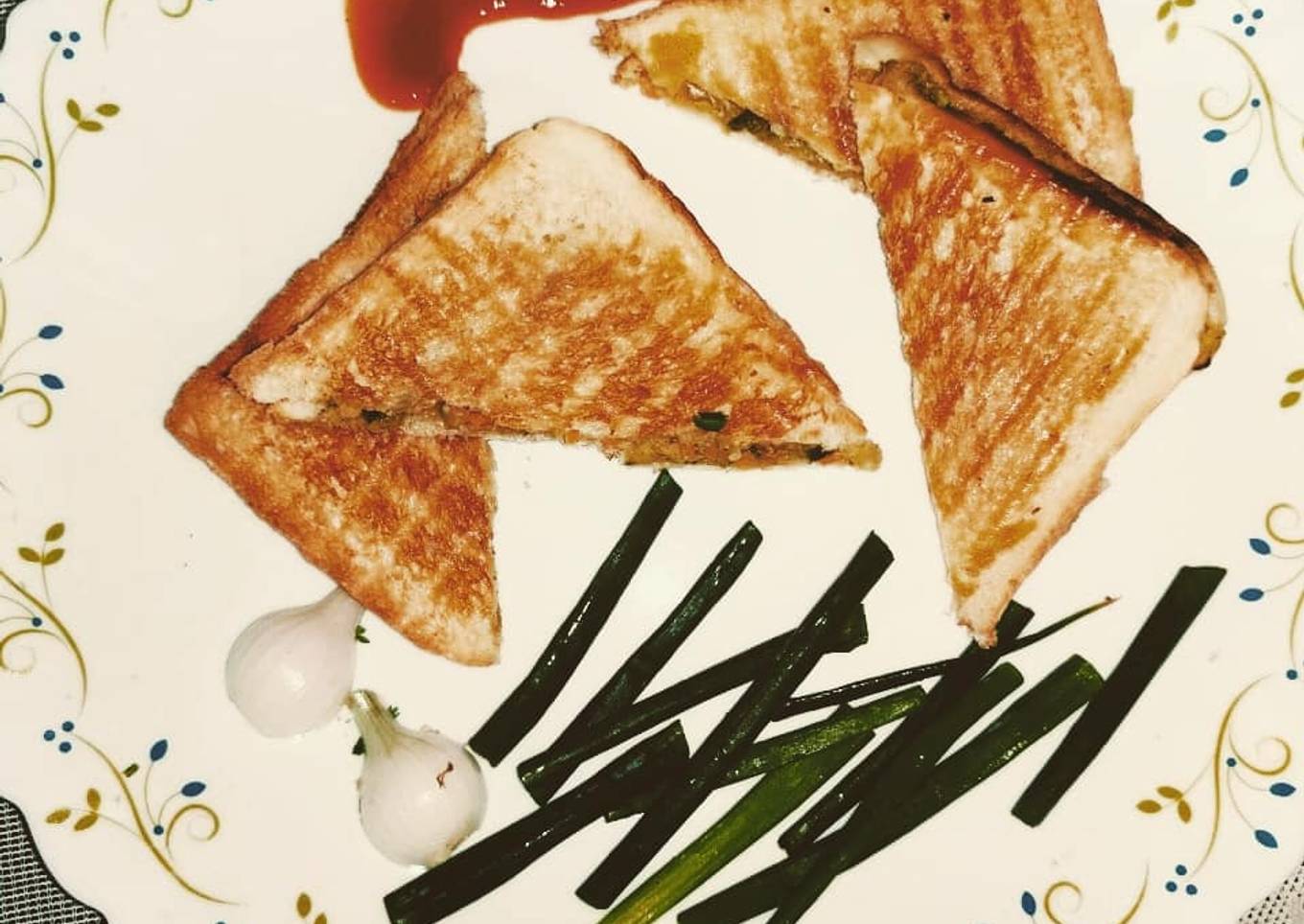 Grilled Mayonnaise Sandwich 🥪