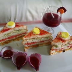 A picture of Classic fruit mix club sandwich.