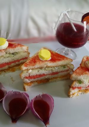 A picture of Classic fruit mix club sandwich.