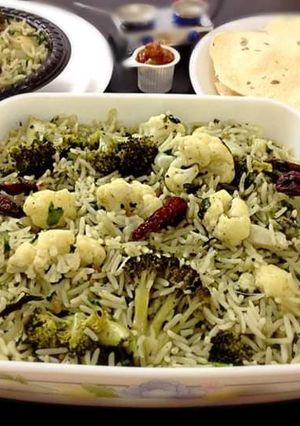 A picture of Cauliflower Broccoli Herbed Rice.