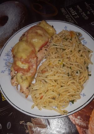 Paradicsomos csirke pirított tésztával recept fotója