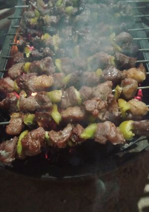 صورة لوصفة شواء اللحم على الفحم