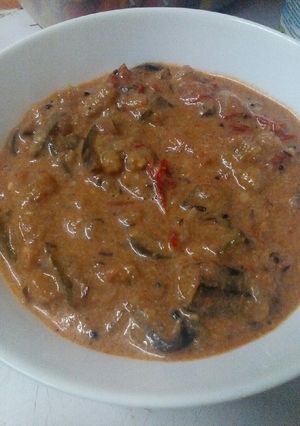 A picture of Okra and Brinjals Curry.