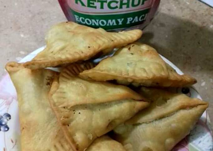 Recipe of Flavorful Aalu k Samosay