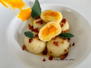 Una foto di butternut zucca e gnocchi