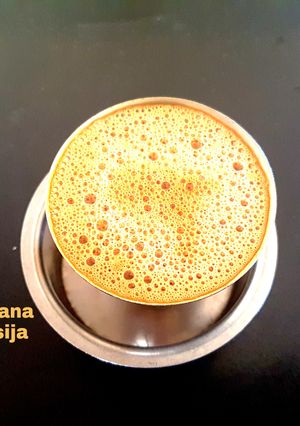 A picture of South Indian Filter Coffee/ Filter Kaapi.