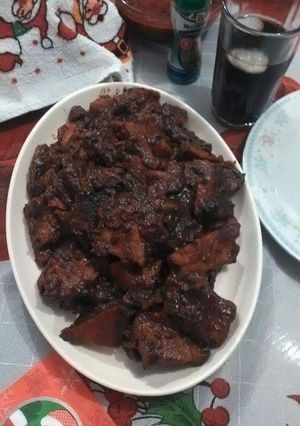 Una foto de Pierna enchilada en salsa de ciruela