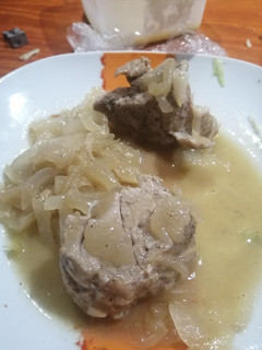 Una foto de Solomillo de cerdo con cebolla confitada