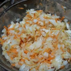 A picture of Sauerkraut salad.