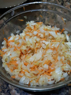 A picture of Sauerkraut salad.