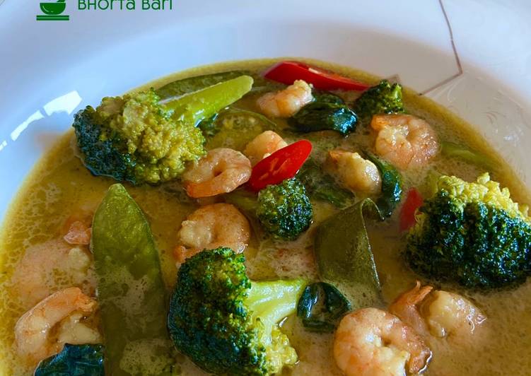 Recipe of Favorite Thai Green Prawn Curry