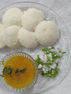 A picture of Idli sambar.