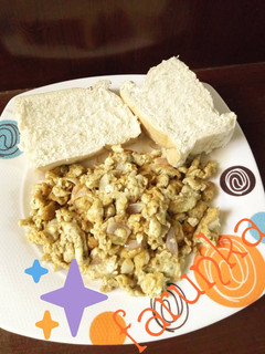 A picture of Eggs sauce with bread.