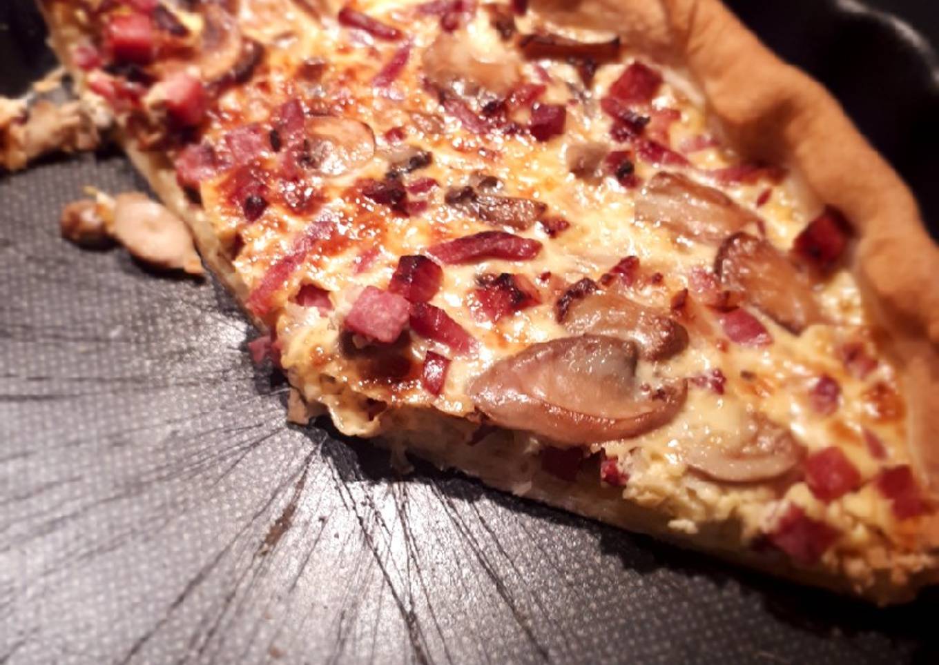 Quiche lardons, champignons et dés de jambon