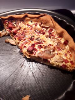 Une photo de Quiche lardons, champignons et dés de jambon