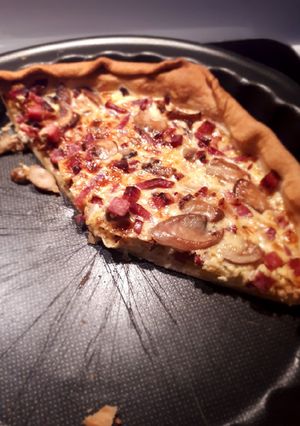 Une photo de Quiche lardons, champignons et dés de jambon