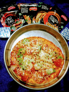 પીઝા (Pizza Recipe in Gujarati) રેસીપી મુખ્ય ફોટો