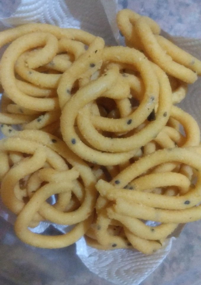 மீதமான சாதத்தில்  முறுக்கு செய்முறை முக்கிய புகைப்படம்